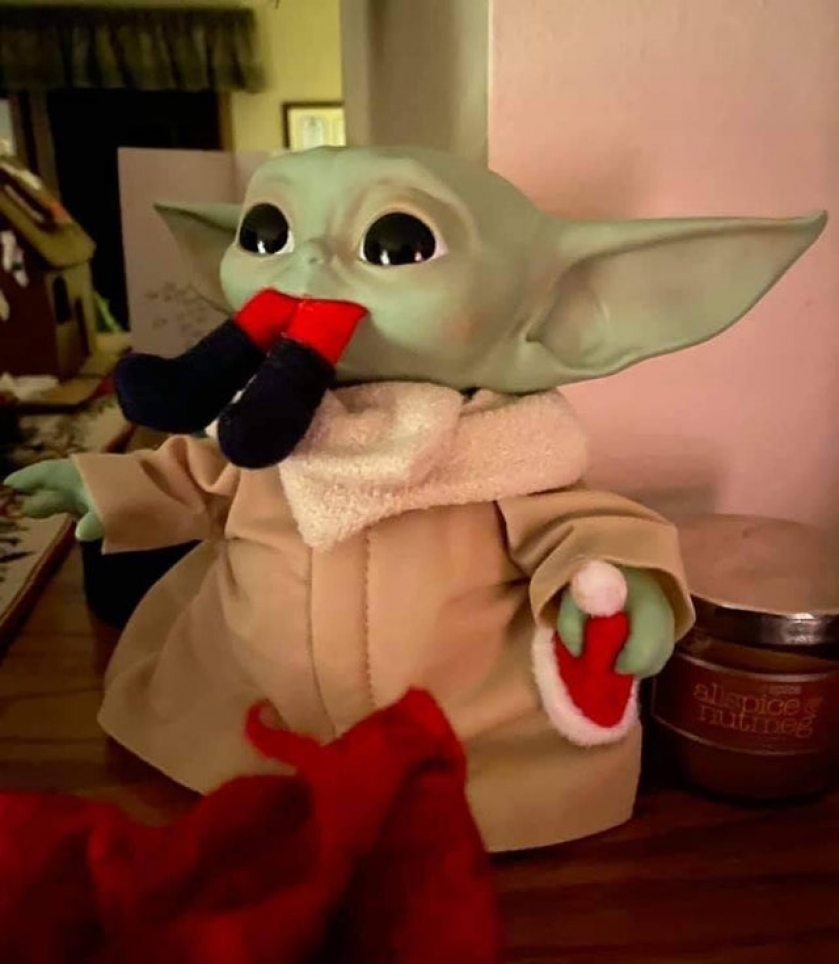 Grogu takin' care of that elf problem for ya.