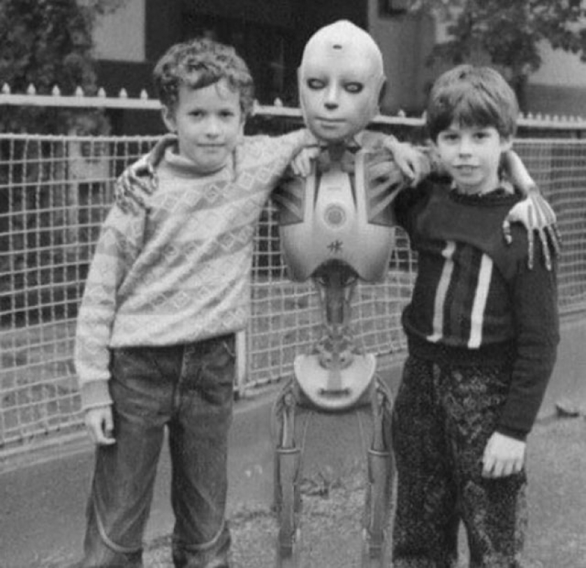 Mark Zuckerberg with his childhood friends, (1989)