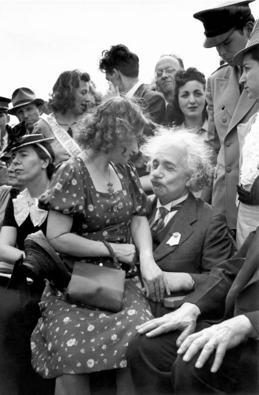 Albert Einstein calculating how to get some booty
