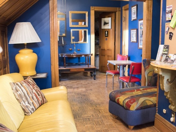 How would you describe your interior decorating style?