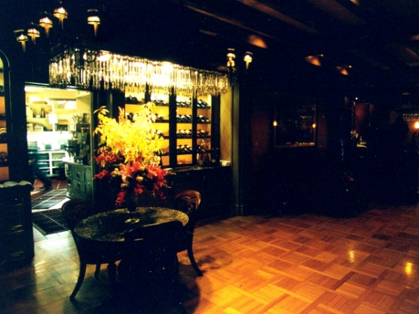 Which of the following places would you most want to eat dinner at?