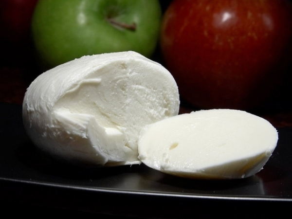 Rate the pizza topping: Fresh mozzarella.