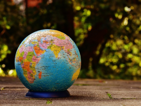 Which type of country do you live in?