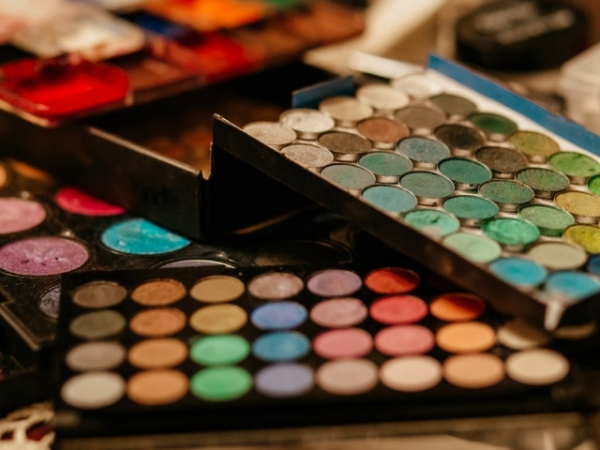 First things first, how long does it take you to do your makeup in the morning?
