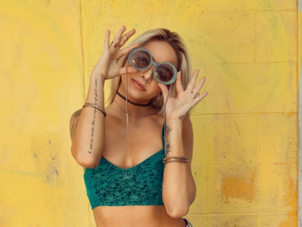 Pick a sunglass style:
