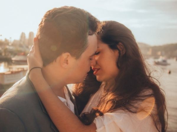 Do you kiss on a first date?