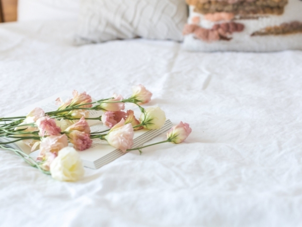 Have you ever struggled to fold a fitted sheet?