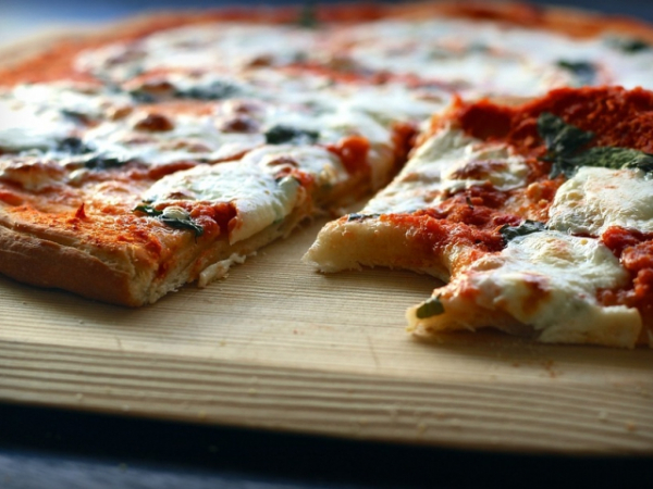 Would you rather have pizza or a cheeseburger?