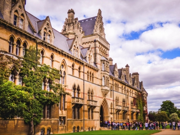 Pick a place in the UK to visit: