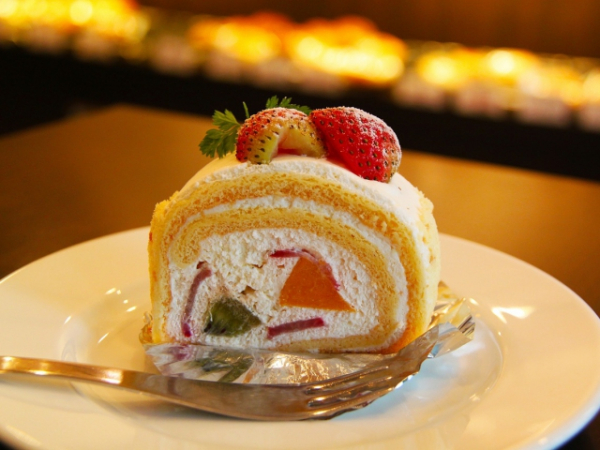 Do you enjoy being fed food by your lover or if out on a date?