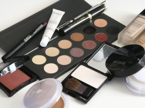 Your eye makeup palette consists of mostly ________ colors.