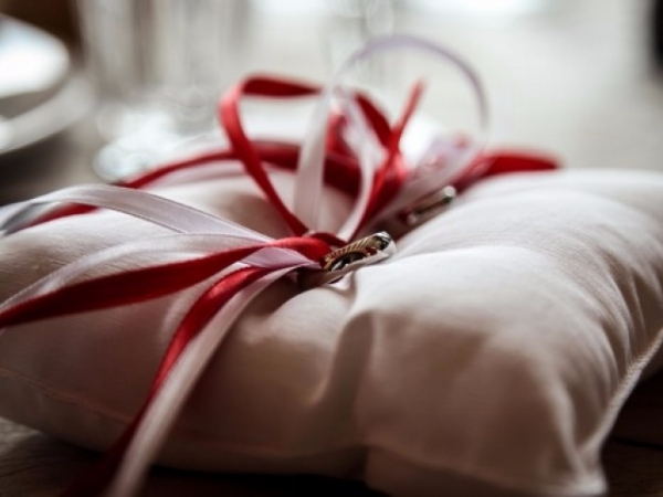 Do you want a big wedding or a smaller wedding?