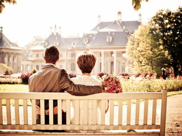 Would you want an indoor or outdoor wedding?
