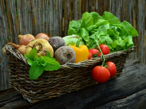 On an average day, how many servings of fruit and vegetables do you eat?