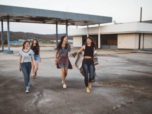 When you move to a new place, how easy is it for you to make friends?