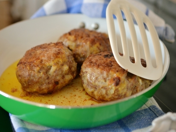 Rate the pizza topping: Meatball.