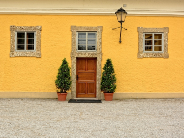 What is the opposite of a closed door?