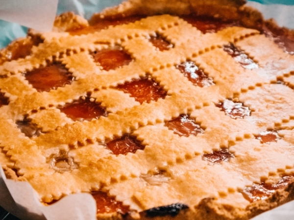 What kind of ice cream goes best with apple pie?