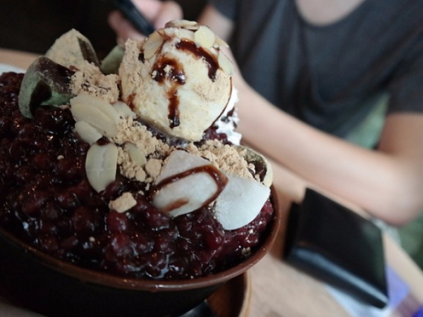 Pick a dessert you'd eat besides ice cream.