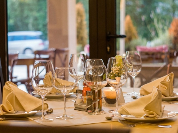 What do you pay for on a first date?